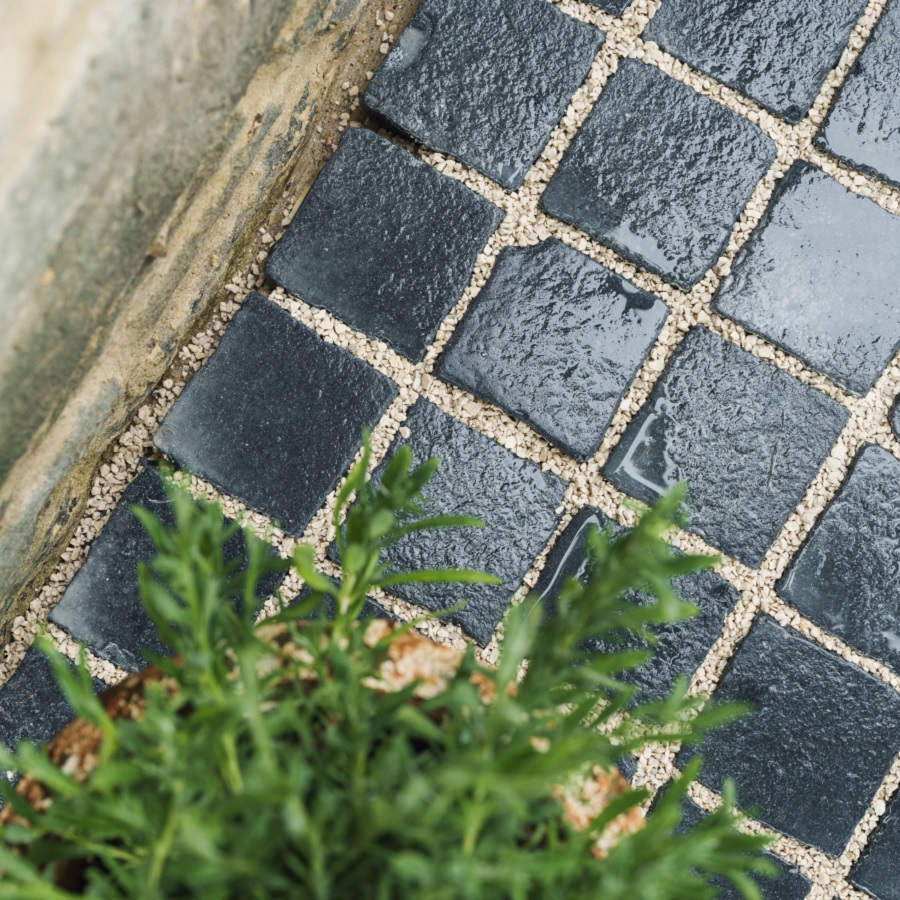Black Limestone Outdoor Cobbles